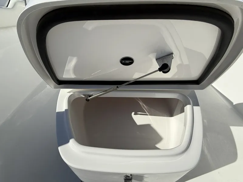 Slide: The Image of Tidewater 272 LXF 2026 - 12