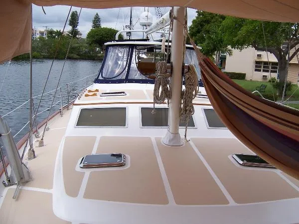 Slide: The Image of Gulfstar Sailcruiser Cockpit Sloop 1988 - 10
