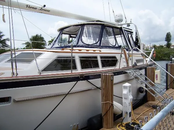 Slide: The Image of Gulfstar Sailcruiser Cockpit Sloop 1988 - 3