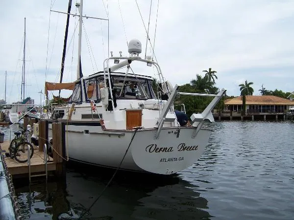 Slide: The Image of Gulfstar Sailcruiser Cockpit Sloop 1988 - 7