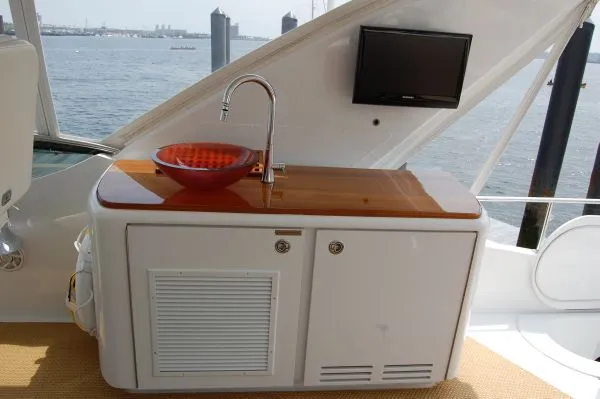 Slide: The Image of Hatteras 64 Motor Yacht 2006 - 6