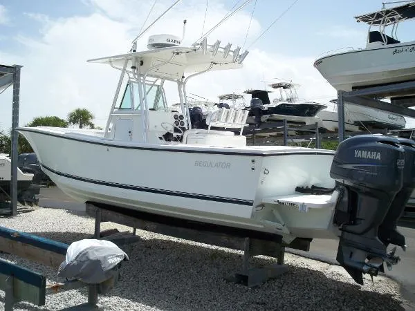 Slide: The Image of Regulator Marine 26 Forward Seating 2002 - 0