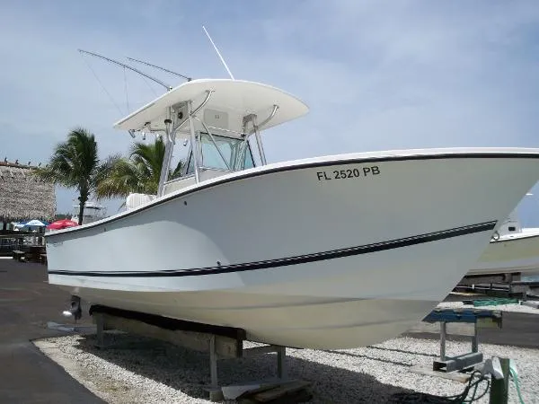 Slide: The Image of Regulator Marine 26 Forward Seating 2002 - 1