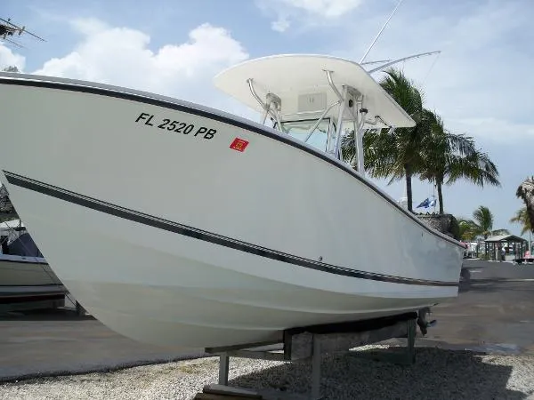 Slide: The Image of Regulator Marine 26 Forward Seating 2002 - 2