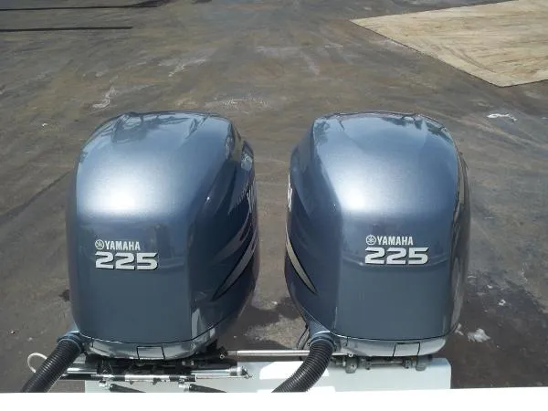 Slide: The Image of Regulator Marine 26 Forward Seating 2002 - 4