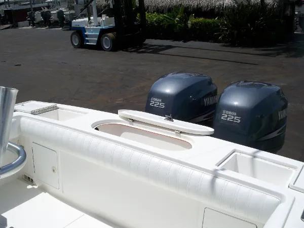Slide: The Image of Regulator Marine 26 Forward Seating 2002 - 6