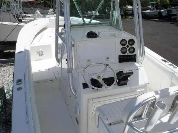 Slide: The Image of Regulator Marine 26 Forward Seating 2002 - 7