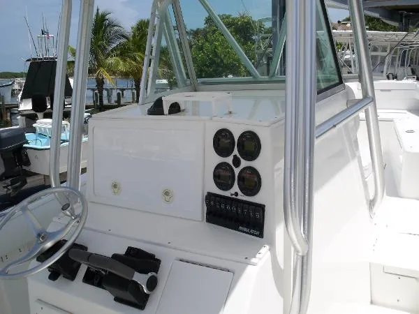 Slide: The Image of Regulator Marine 26 Forward Seating 2002 - 9
