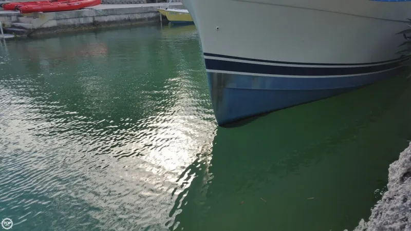 Slide: The Image of Mainship 30 Pilot 1999 - 2