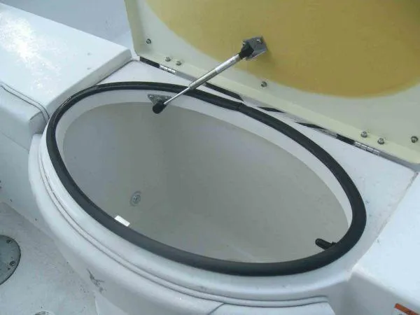 Slide: The Image of Seaswirl 2301 Center Console O/B 2007 - 5