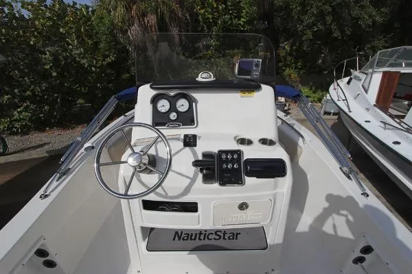 Slide: The Image of NAUTIC STAR 1900 XS 2015 - 10