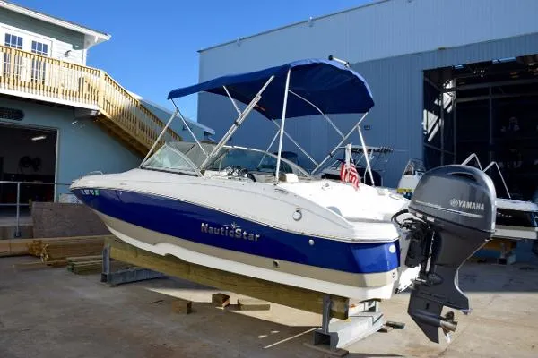 Slide: The Image of NauticStar 203DC Sport Deck 2014 - 1
