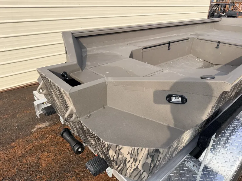 Slide: The Image of Reaper Boats 756 756 STEP TRANSOM 2026 - 9