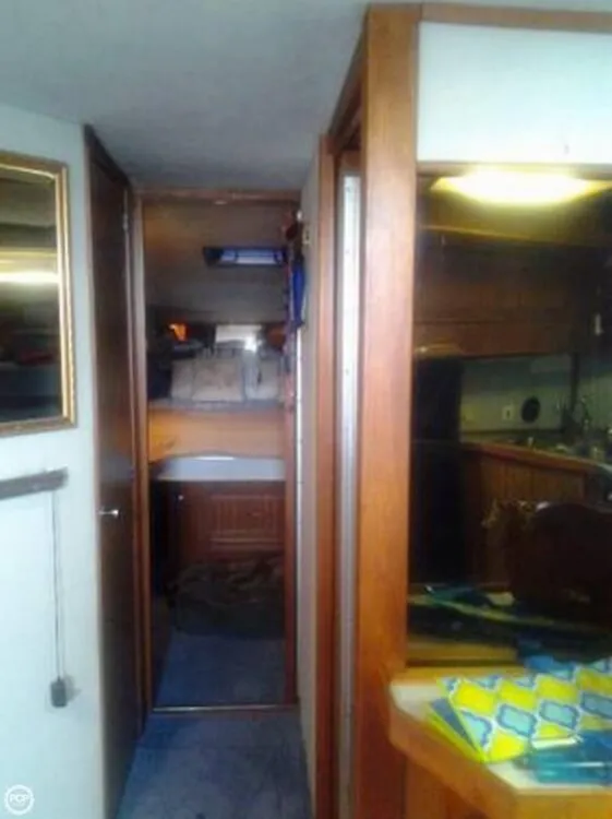 Slide: The Image of Sea Ray 390 Express 1987 - 11