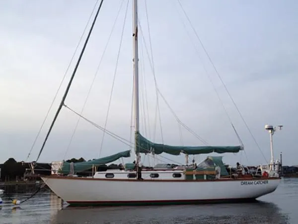 Slide: The Image of Cape Dory Cutter 1981 - 0