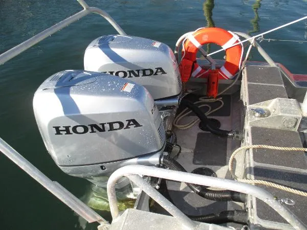 Slide: The Image of SafeBoat Defender 2004 - 11