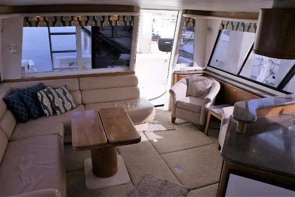 Slide: The Image of Bayliner 4788 Pilot House Motoryacht 1998 - 10