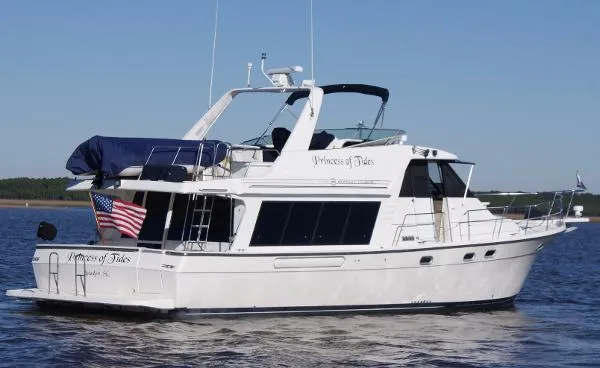 Slide: The Image of Bayliner 4788 Pilot House Motoryacht 1998 - 3