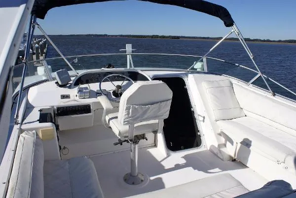Slide: The Image of Bayliner 4788 Pilot House Motoryacht 1998 - 8