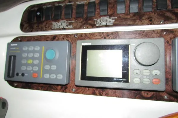 Slide: The Image of Sea Ray 400 Sundancer 1997 - 5