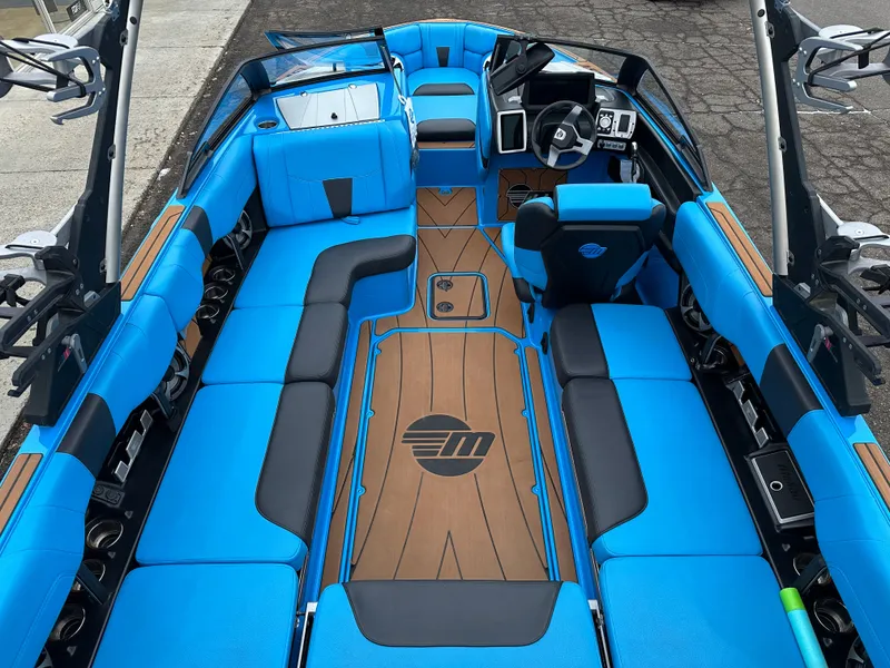 Slide: The Image of Malibu Wakesetter 23 LSV 2021 - 10