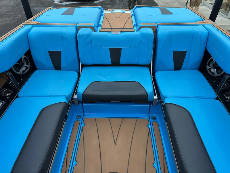 Slide: The Image of Malibu Wakesetter 23 LSV 2021 - 11