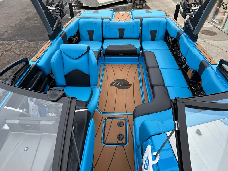 Slide: The Image of Malibu Wakesetter 23 LSV 2021 - 12