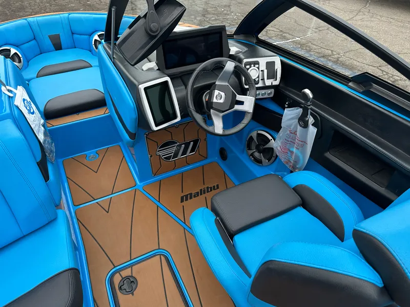 Slide: The Image of Malibu Wakesetter 23 LSV 2021 - 13