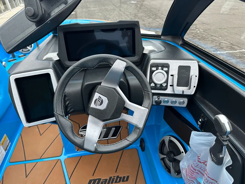 Slide: The Image of Malibu Wakesetter 23 LSV 2021 - 14