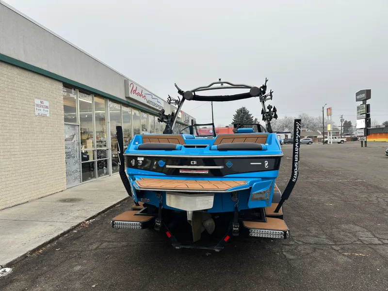 Slide: The Image of Malibu Wakesetter 23 LSV 2021 - 4