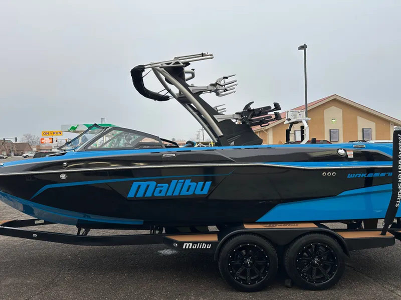 Slide: The Image of Malibu Wakesetter 23 LSV 2021 - 6