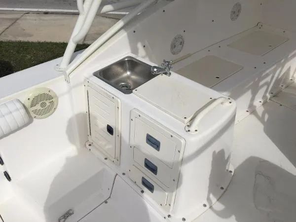 Slide: The Image of Mako 295 Side Console Cuddy 1997 - 8