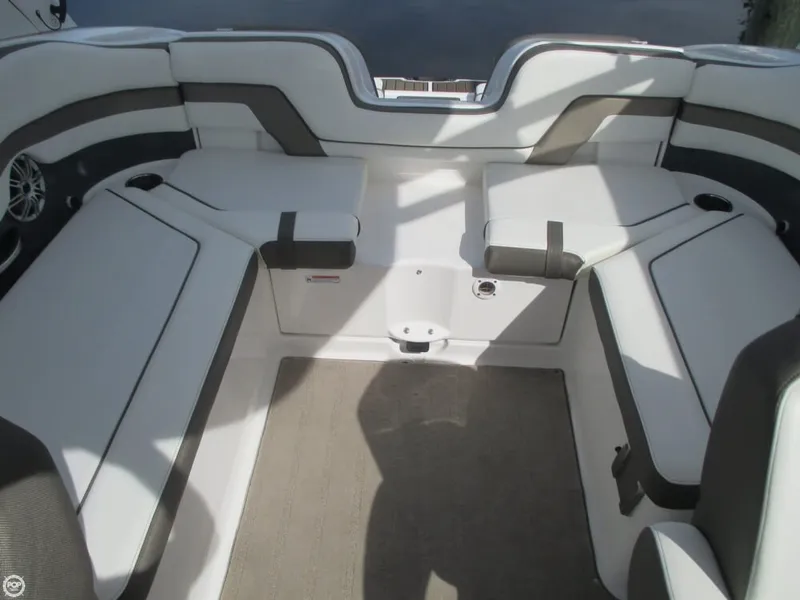 Slide: The Image of Yamaha 242 Limited S 2015 - 9
