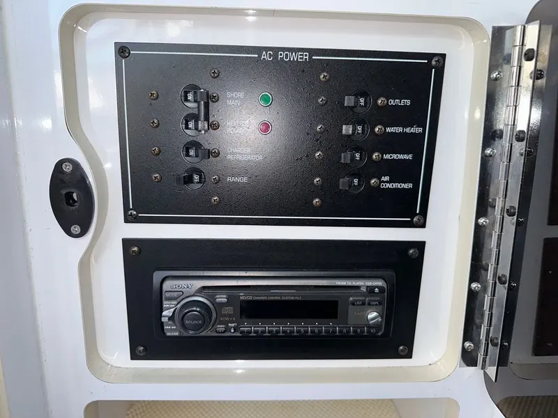 Slide: The Image of Four Winns 248 Vista 2000 - 10