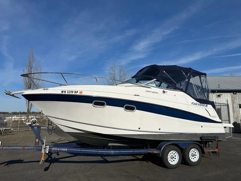 Slide: The Image of Four Winns 248 Vista 2000 - 15