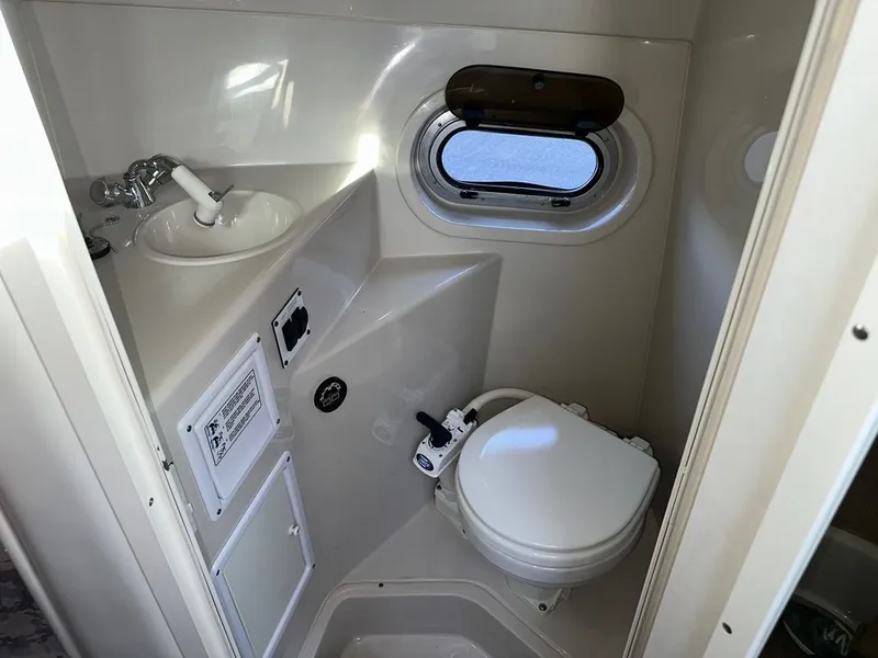 Slide: The Image of Four Winns 248 Vista 2000 - 8