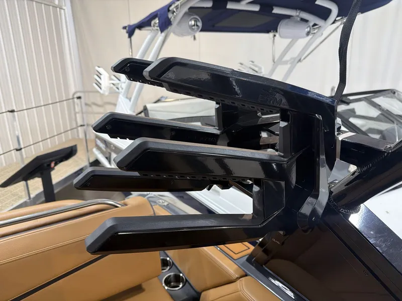 Slide: The Image of Cobalt R4 Surf 2026 - 15