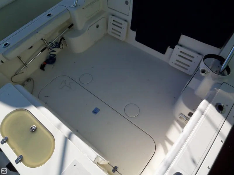 Slide: The Image of Pursuit 3370 Offshore Express 2004 - 4