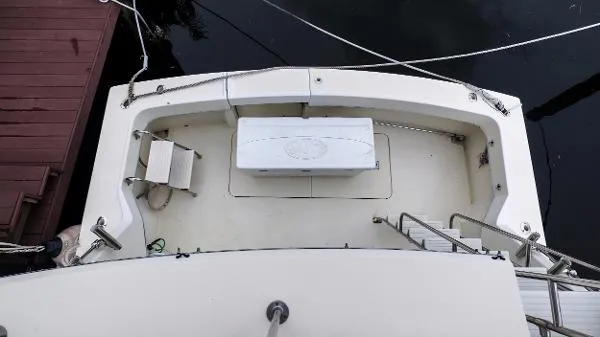 Slide: The Image of Hatteras 36 Sedan 1986 - 10
