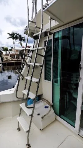 Slide: The Image of Hatteras 36 Sedan 1986 - 11