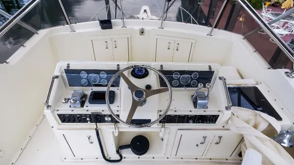 Slide: The Image of Hatteras 36 Sedan 1986 - 7