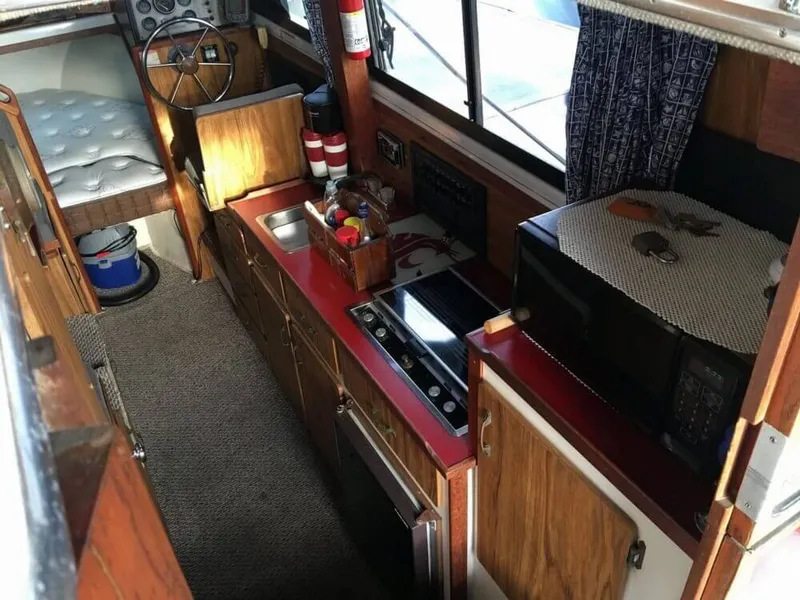 Slide: The Image of Carver Yachts 2667 Santa Cruz 1983 - 4