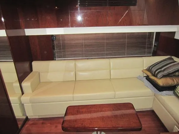 Slide: The Image of Sea Ray 470 Sundancer 2011 - 9