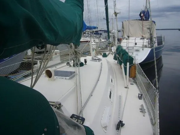 Slide: The Image of Canadian Sailcraft CS 33 1984 - 10
