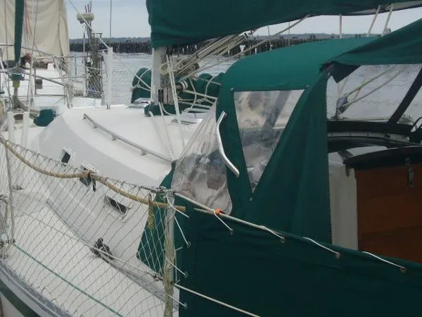 Slide: The Image of Canadian Sailcraft CS 33 1984 - 7