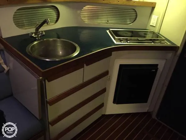 Slide: The Image of Carver Yachts 32 Montego 1987 - 5