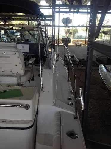 Slide: The Image of Boston Whaler 260 Conquest 2001 - 5