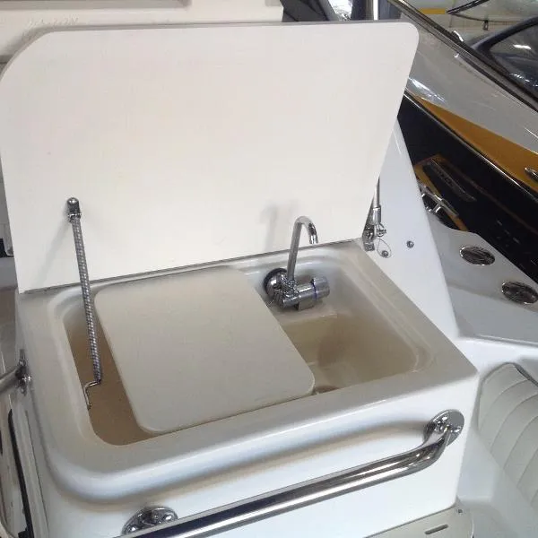 Slide: The Image of Boston Whaler 260 Conquest 2001 - 6