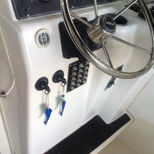 Slide: The Image of Boston Whaler 260 Conquest 2001 - 8