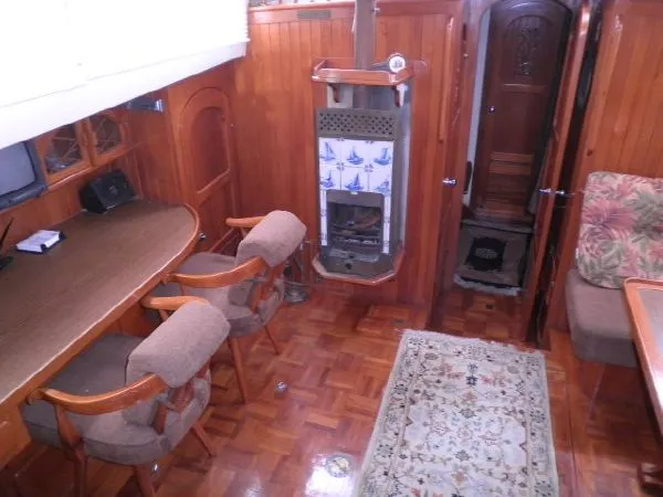 Slide: The Image of Island Trader Center Cockpit 1982 - 6